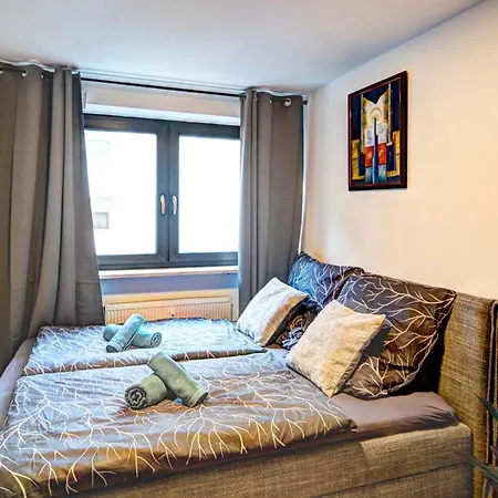 Spacious Balcony Parking 2 Min To Oktoberfest Munich